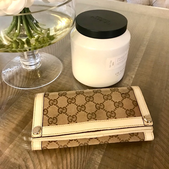 Gucci Handbags - Authentic Gucci Bifold Wallet